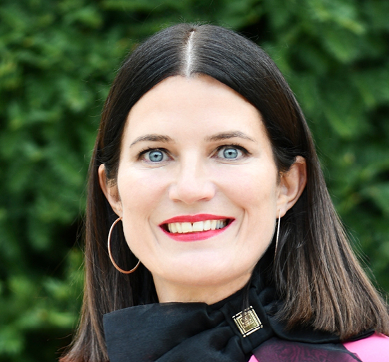 Portrait Mag. Angela Pacher